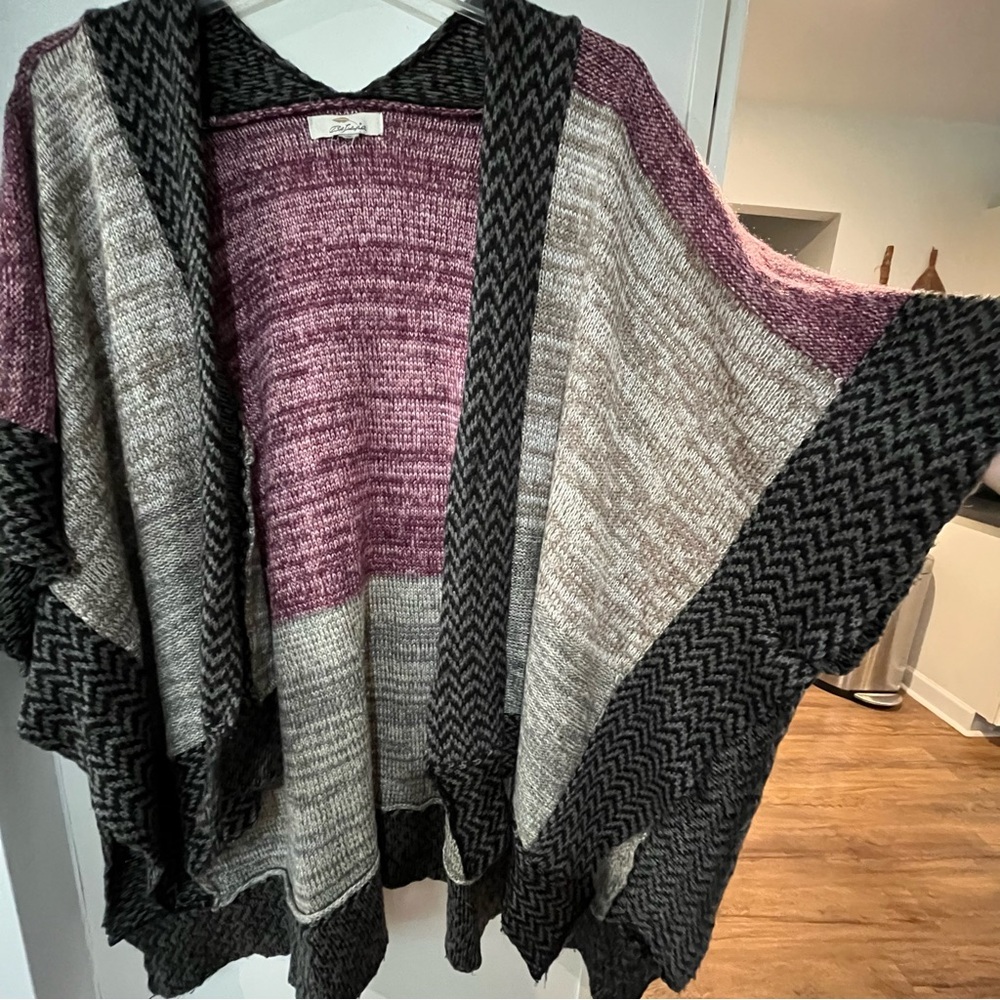 KNIT PONCHO